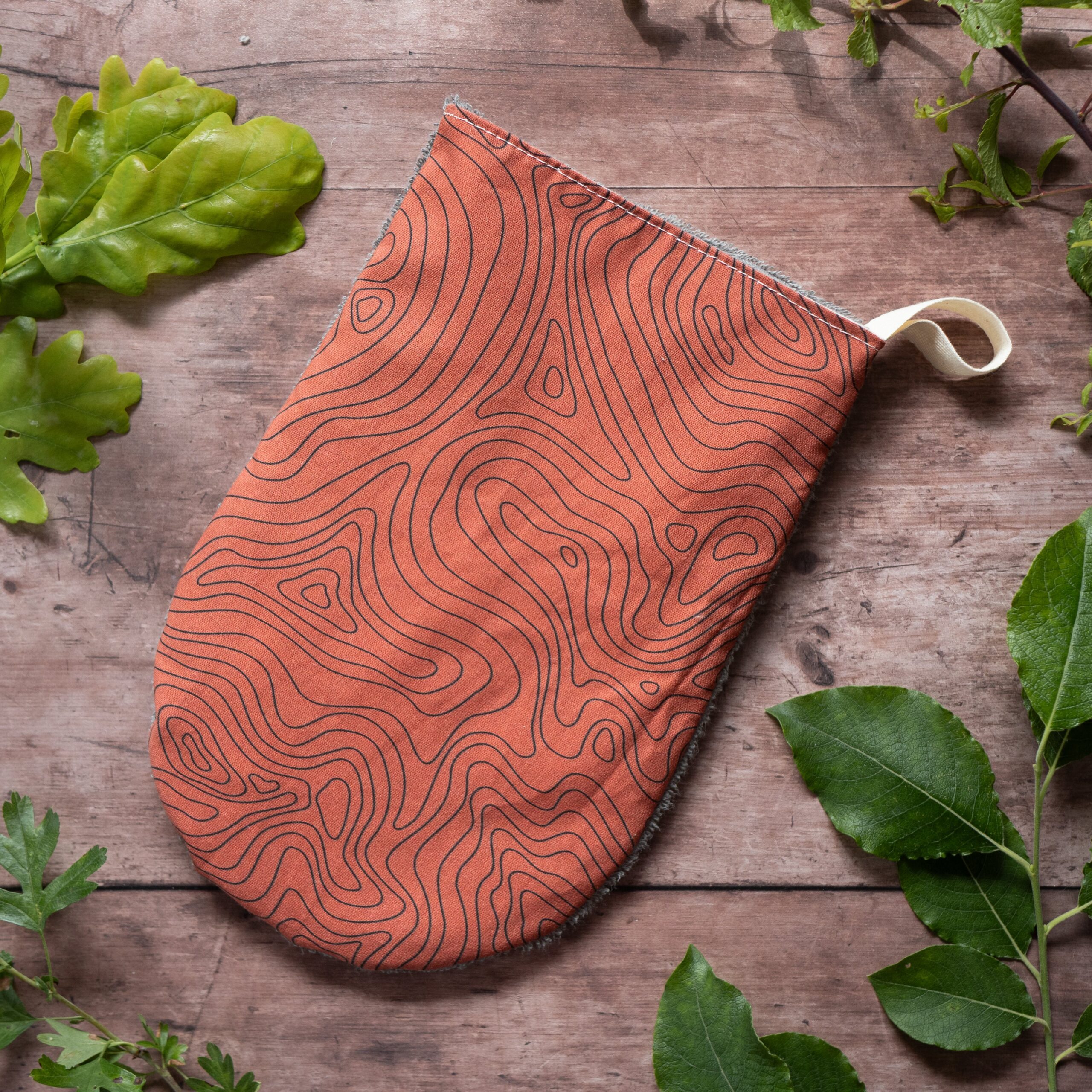'Fingerprint of the Land' Muddy Paw Mitt